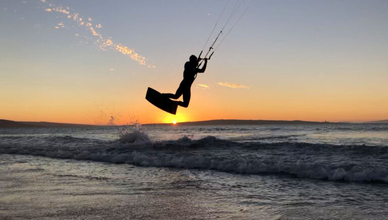 Kitesurfen lernen an der Fehmarnsundbrücke am Ostsee-Strand